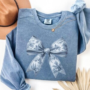 Toile De Jouy Kokette Schleife Sweatshirt Komfort Farben Blaue Schleife Pullover Girly Vintage Französischer Stil Pullover Floral Bogen Pullover Geschenk für Sie