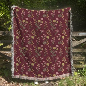 Maroon Floral Woven Blanket 100% Cotton Tapestry Decor Vintage Botanical Art Woven Throw Moody Wildflowers Pattern Cottagecore Blanket Gift