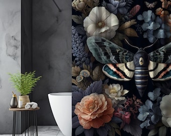 Ciemna kwiatowa zasłona prysznicowa Moth Moth i kwiaty Dekoracja łazienki Czarna botaniczna zasłona Dark Academia Cottagecore Florals Prezent na parapetówkę