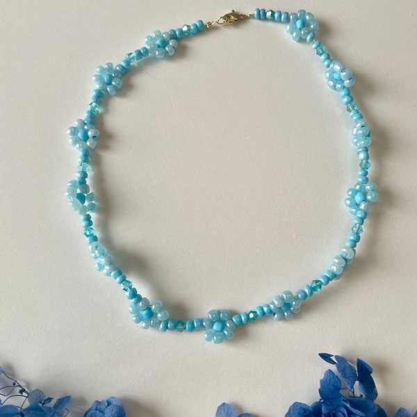 Blumenkette blau aus Perlen