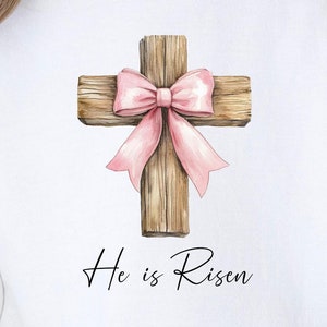 Paascoquette Bow Cross, He is Risen png, lege graftombe png, christelijke pasen png, Pink Bow Easter, houten kruis png, paasshirtontwerp png,
