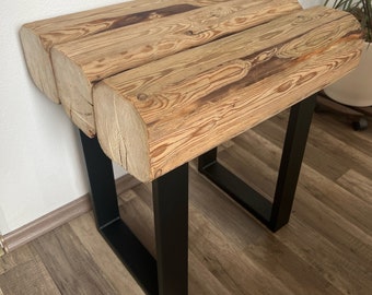 Hocker aus alten Holzbalken