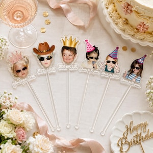 Agitadores de bebidas personalizados con fotos divertidas de la infancia para cumpleaños, palitos agitadores con imágenes vintage personalizadas, recuerdos para fiestas de 30, 40 y 50 años. imagen 2