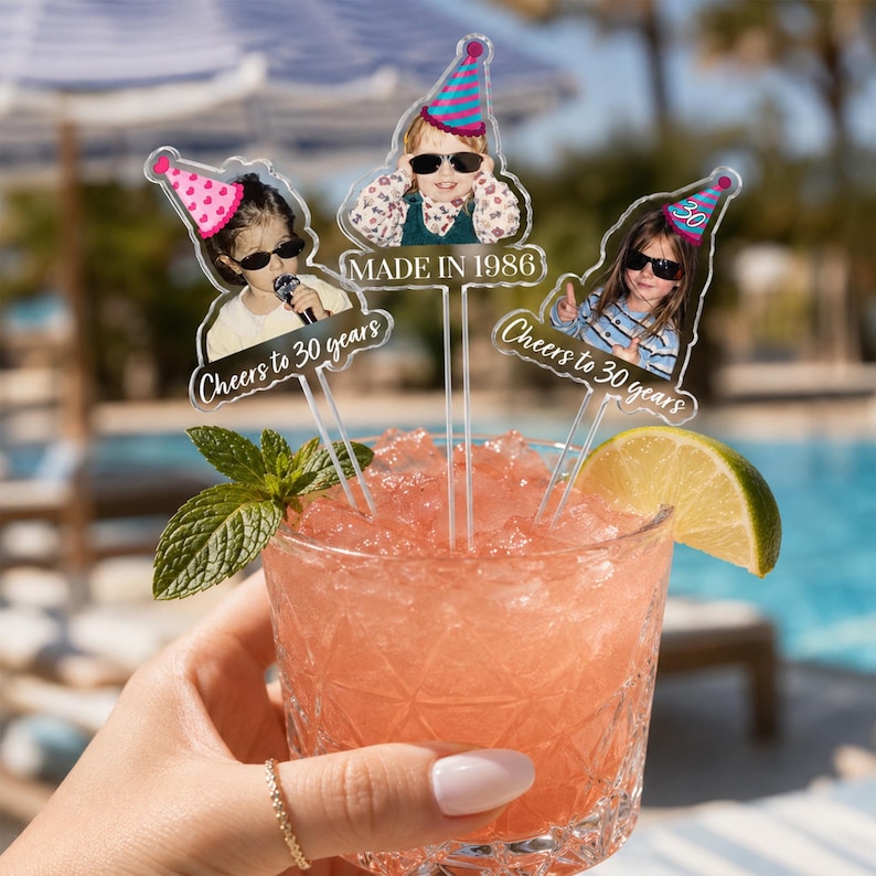 Agitadores de bebidas personalizados con fotos divertidas de la infancia para cumpleaños, palitos agitadores con imágenes vintage personalizadas, recuerdos para fiestas de 30, 40 y 50 años. imagen 10