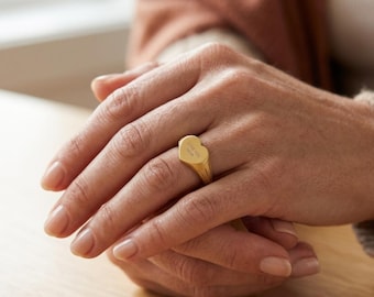 Anillo de sello con forma de corazón "Te amo mamá", grabado en acero inoxidable.