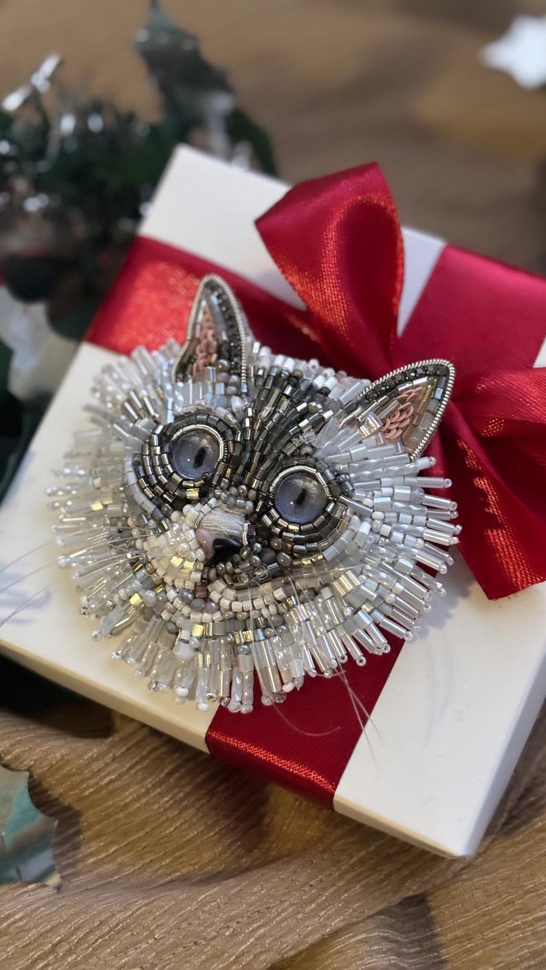 Custom Cat Portrait Brooch – Beaded Pet Keepsake, Handmade Jewelry - Etsy