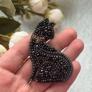 黒猫のブローチ、猫のブローチピン、刺繍の猫のジュエリー、ビーズの猫のピン