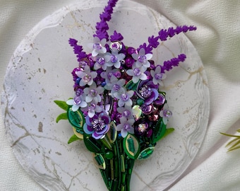 Lavendelbroche met kralen, paarse bloemenspeld, boeketaccessoire pailletten strassteentjes