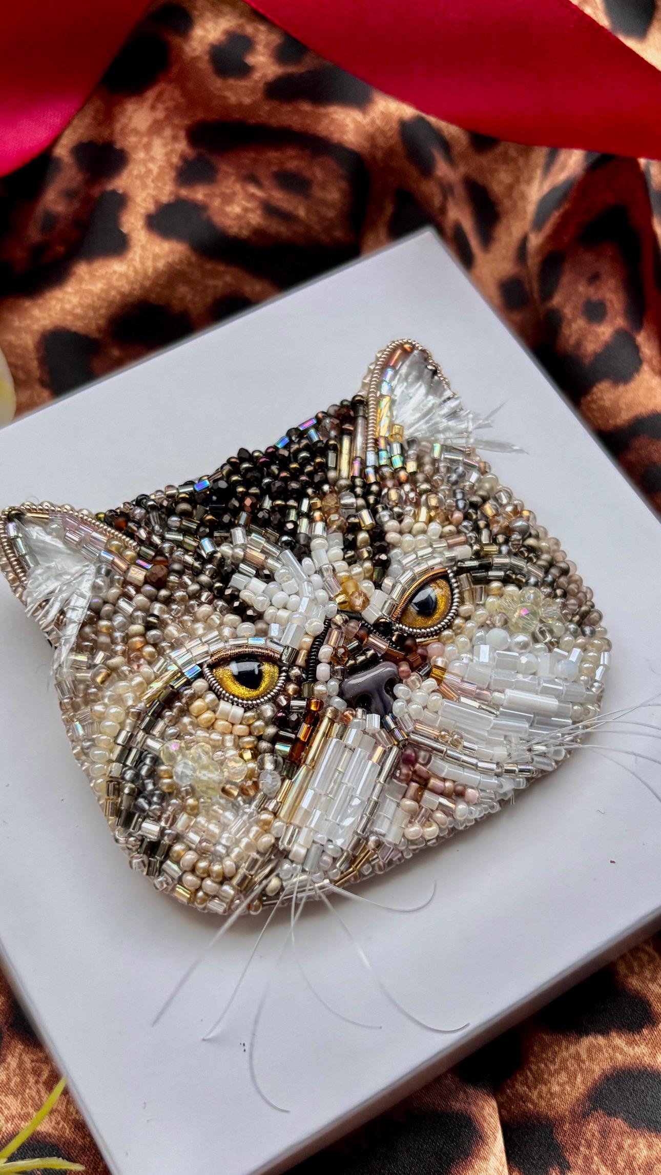 Custom Cat Portrait Brooch: Personalized Beaded Pet Keepsake - Etsy