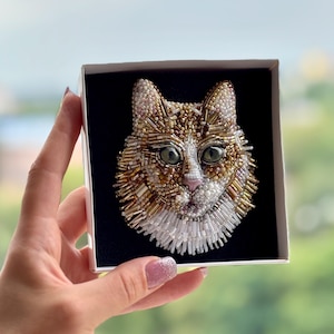 Custom cat portrait brooch - Personalized Beaded Pet pin