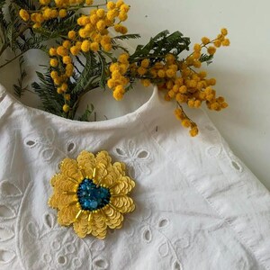 Sunflower brooch, yellow beaded flower brooch made of beads sequins