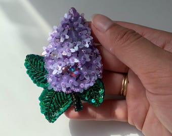 lila bloemenbroche met kralen, paarse strass bloemenspeld, elegante lentesieraden