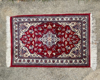 Vintage Hand-Knotted Wool Area Rug 2'x3'