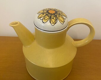 Stonehenge Midwinter 1970’s yellow flower teapot retro vintage.