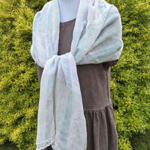 Natürliches weiches Leinen, handgefertigt, Pastellfarben mit Spitzenschal. Strandabdeckung. Geschenk für Mama. Sommerkleidung. Leichter Hals-, Kopf-, Haarwickel.