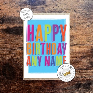 Tarjeta de felicitación de cumpleaños personalizada con cualquier nombre. Tarjeta de felicitación de colores brillantes. 5 x 7 pulgadas. Envío gratuito al Reino Unido.