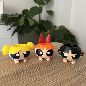 Figurine di ragazze ispirate ai cartoni animati stampate in 3D - dipinte a mano e verniciate, alte 4,5 cm
