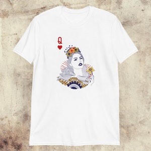 Camiseta unisex de póker Reina de Corazones • Colección de cartas de póker – Diseño de naipes de pexils • Regalos para ella y para él