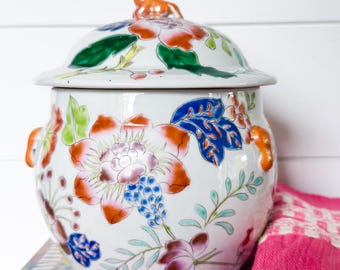 Famille Rose Medallion Porcelain Ginger Jar, Floral Covered With Foo Dog Finial Chinoiserie