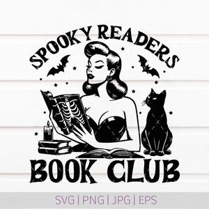 Puede incluir: Gráfico en blanco y negro que presenta a una mujer leyendo un libro con una ilustración de esqueleto, un gato negro y murciélagos. El texto dice "Spooky Readers Book Club". También hay una vela y libros.
