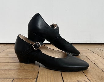Ukrainian folk dancing shoes with split leather sole