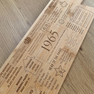 Planche à découper en bois gravée 60e anniversaire personnalisée - 1965