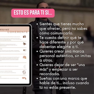 May include: A digital screen displaying a guide on how to be coherent. The text on the screen reads "C&oacute;mo ser COHERENTE". The screen is on a table with a person wearing a black jacket in the background. The text on the screen reads "Esto es para ti si..." followed by a list of bullet points: "Sientes que tienes mucho que ofrecer, pero no sabes c&oacute;mo comunicarlo." "Te cuesta definir qu&eacute; te hace diferente y por qu&eacute; deber&iacute;an elegirte a ti." "Quieres crear una marca personal aut&eacute;ntica, sin imitas a otros." "Quieres dejar de ser "una m&aacute;s" y empezar a ser recordada." "Sue&ntilde;as con una marca que hable de ti... incluso cuando t&uacute; no est&aacute;s presente."