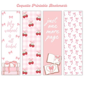 Puede incluir: Cuatro marcapáginas imprimibles con diseños rosa y blanco. El primer marcapáginas presenta una pila de libros con una cinta rosa y el texto "My weekend is all booked". El segundo marcapáginas tiene un patrón de cuadros rosa y blanco con cerezas rosas. El tercer marcapáginas tiene un fondo rosa con el texto "just one more page" y un dibujo de un libro abierto con una cinta rosa. El cuarto marcapáginas tiene un fondo blanco con un patrón repetitivo de lazos rosas.