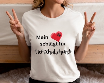 T-Shirt mit dem Spruch "Mein Herz schlägt für Tierschutzhunde". Geschenk für Tierschützer