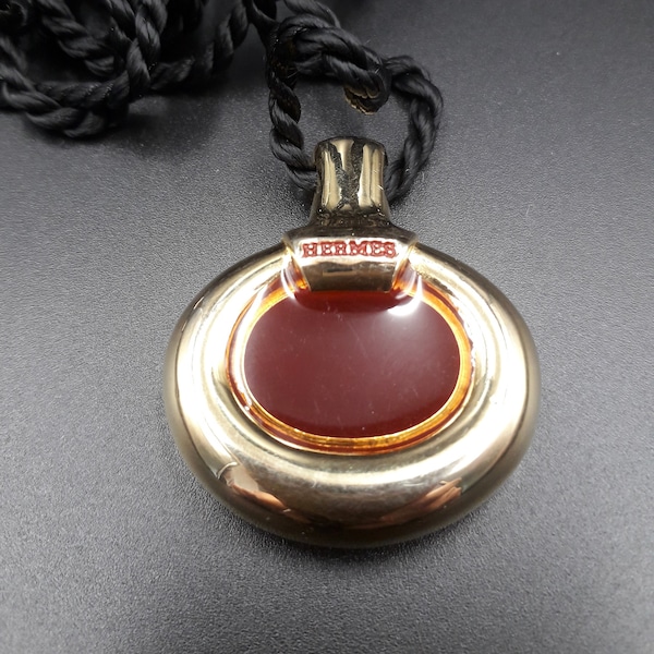 Hermès Pendentif Collier Diffuseur de Parfum d'Hermès Paris Rouge Or France Vintage