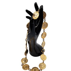 Moschino - Collier Pièces de Monnaie Métal Couleur Or Pour Femme Vintage (vue de face)