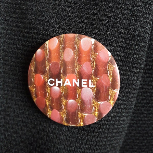 Chanel Rouge à Lèvres Badge Pin's Broche Vintage Luxe France