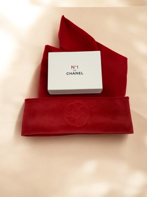 CHANEL Women display picture 3