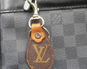 LOUIS VUITTON Vintage Luxury Authentic Carabiner Keychain Made in France 1980