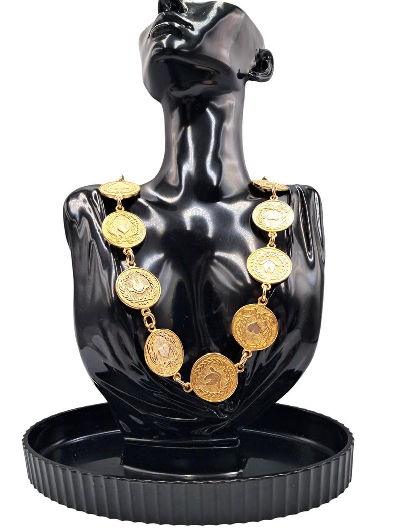 Moschino - Collier Pièces de Monnaie Métal Couleur Or Pour Femme Vintage (vue de face)