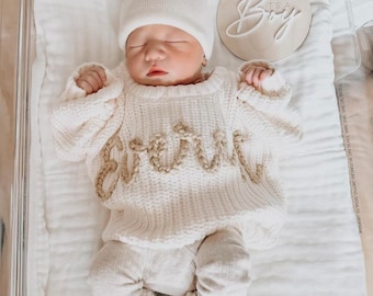 Personalisierter handgestrickter Baby-Namenspullover, personalisierter Baby-Namenspullover, Baby-Mädchen-Pullover mit Namen, Babyparty-Geschenk, handbestickt