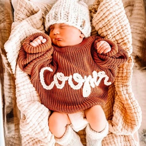 Suéter de bebé tejido a mano personalizado con nombre, suéter bordado para niños pequeños, suéter con nombre de bebé personalizado, suéter para niñas con nombre