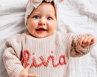 Pull prénom personnalisé tricoté à la main pour bébé, pull prénom personnalisé pour bébé, pull bébé fille avec prénom, cadeau de broderie pour bébé fille garçon