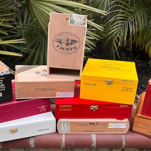 Lot of 10 assorted cigar boxes. Boxes are all fully functional and in very good shape. You will receive 10 various size boxes from pictures.