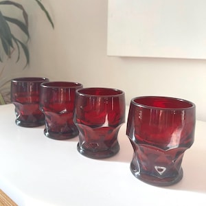 Anchor Hocking Ruby red short tumbler set of 4 | 4”t x 3”r at top. 3.5”r at widest. No chips or cracks.