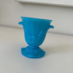 Cute Vintage Blue Vogue Mercantile Co. (NYC) Small Glass Urn Toothpick Holder Trinket Dish 2.5”R 3”T