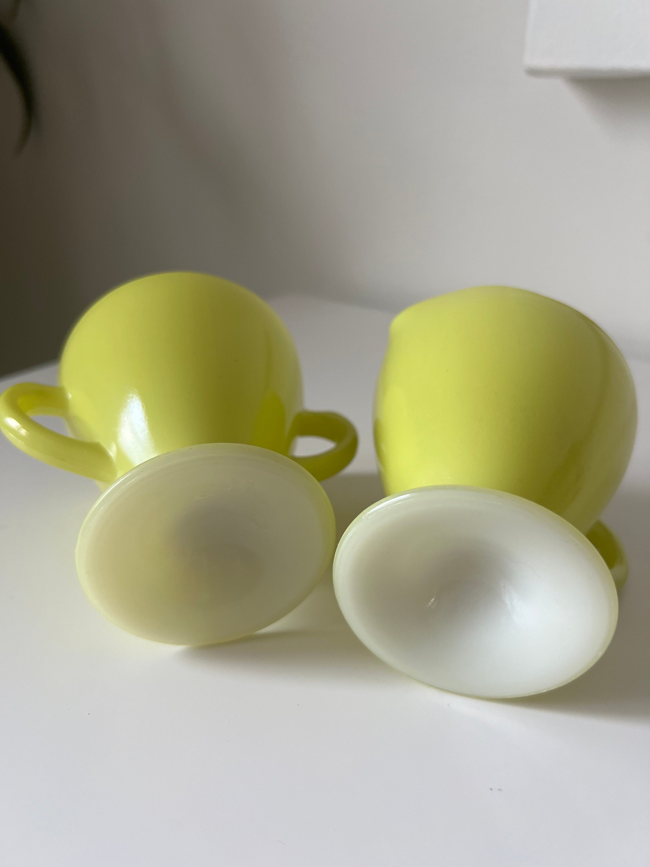 CHARTREUSE 2本セット Vintage Hazel Atlas Glass Chartreuse Cream and Sugar Set