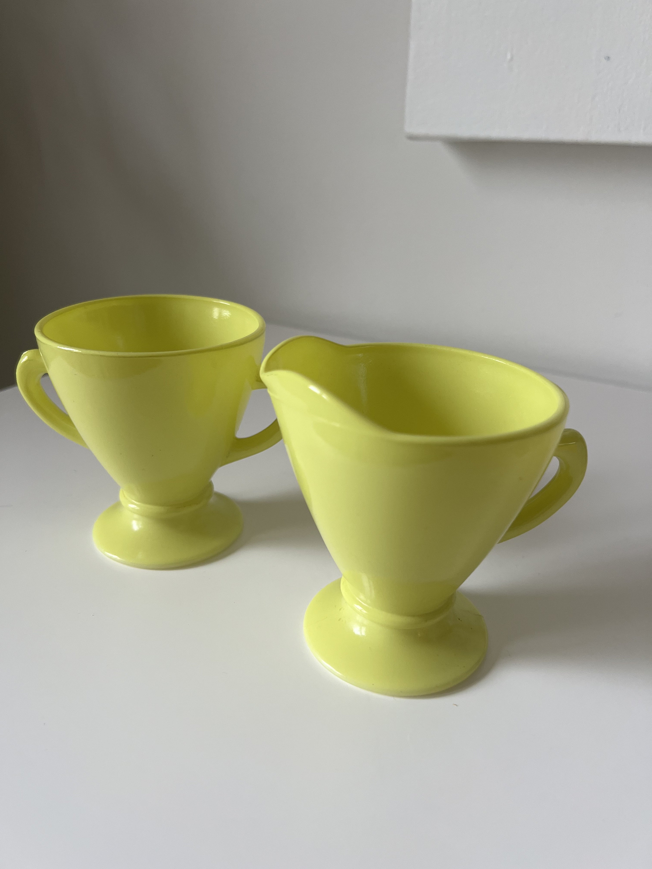 CHARTREUSE 2本セット Vintage Hazel Atlas Glass Chartreuse Cream and Sugar Set