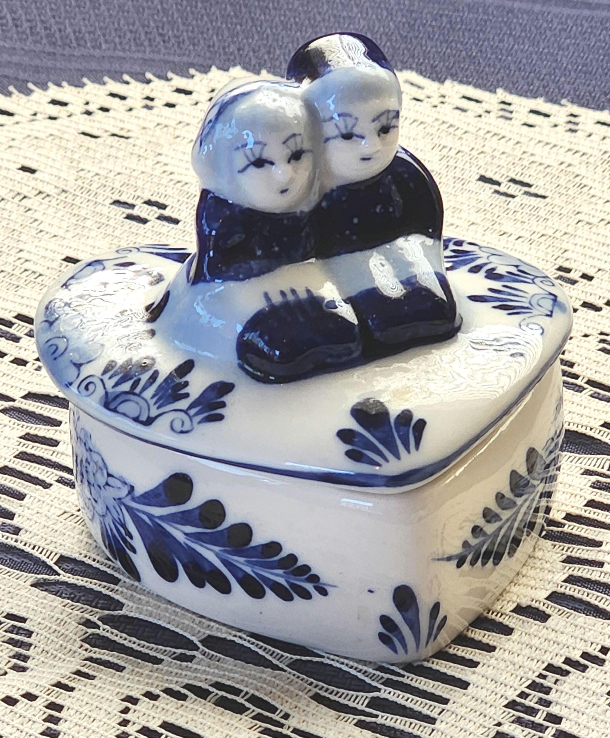 Royal Delft Blue Hand painted Trinket Box Couple Dutch Holland Vintage