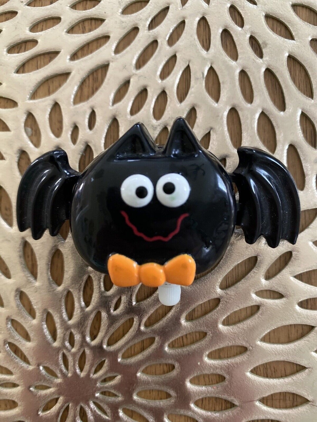 Hallmark Cards Vintage1980s Lapel Pin Halloween Wind up Bat Bow Tie ...
