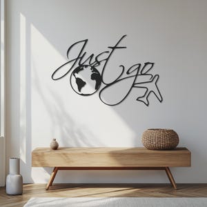 Just Go metalen muurkunst, op reizen geïnspireerd huisdecor, modern avontuur citaatbord, minimalistische muurhanger voor woonkamer, slaapkamer, kantoor