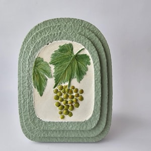Grapevine Bas-Relief Home Decor | Handcrafted | 8.5x11.5 cm