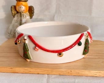 Bol de cerámica navideño hecho a mano, guirnalda roja festiva y árbol de Navidad, detalles en oro de 24 quilates, regalo navideño único.