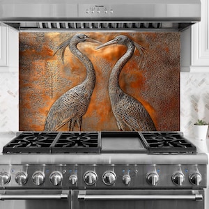 Heron Couple bronzen achterwand van gehard glas: hittebestendige muurkunst keuken