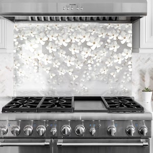 Salpicadero de cocina de vidrio templado con diseño floral blanco: decoración rústica moderna